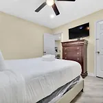 Cozy 2 Bedroom Duplex In Charlotte, Jacuzzi, Sleeps 6 Plus 2
