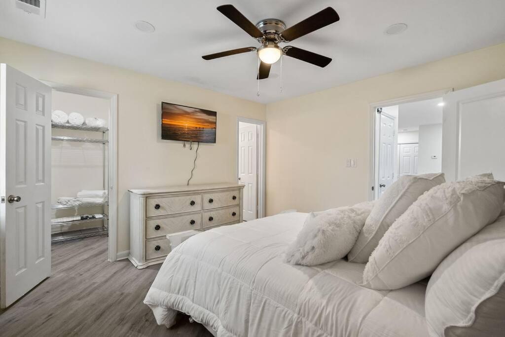 Cozy 2 Bedroom Duplex In Charlotte, Jacuzzi, Sleeps 6 2