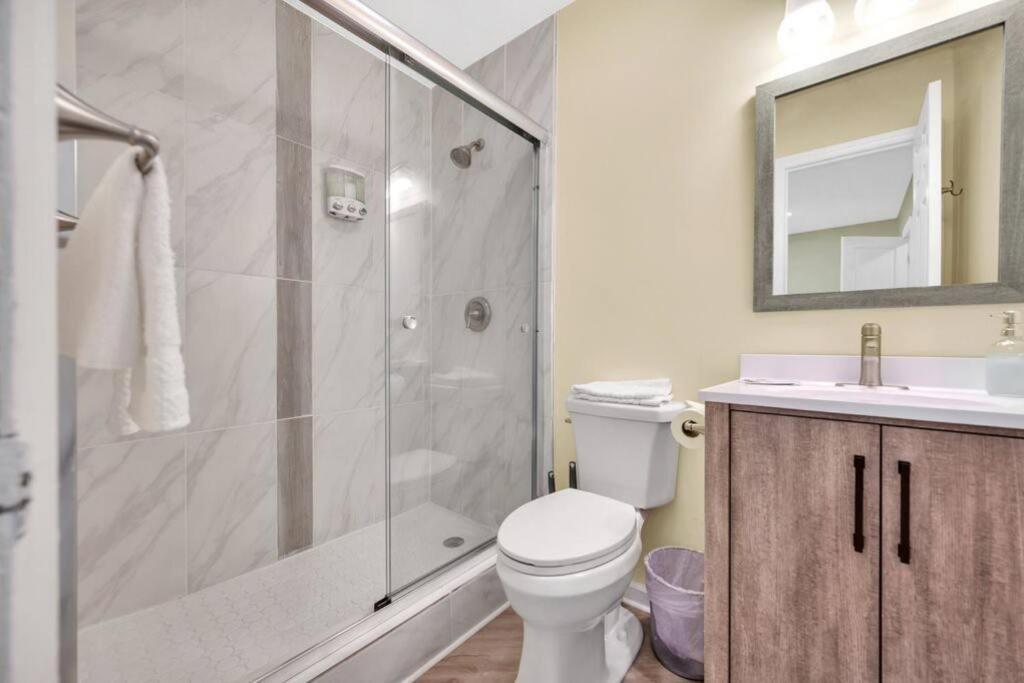 Casa de férias Cozy 2 Bedroom Duplex In Charlotte, Jacuzzi, Sleeps 6 2 *