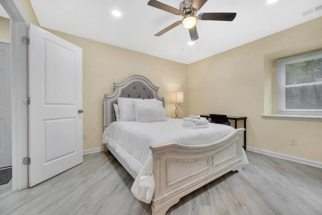 Cozy 2 Bedroom Duplex In Charlotte, Jacuzzi, Sleeps 6 2 * Charlotte