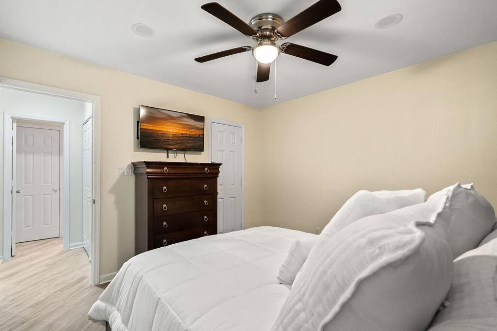 Cozy 2 Bedroom Duplex In Charlotte, Jacuzzi, Sleeps 6 2 Casa de férias *