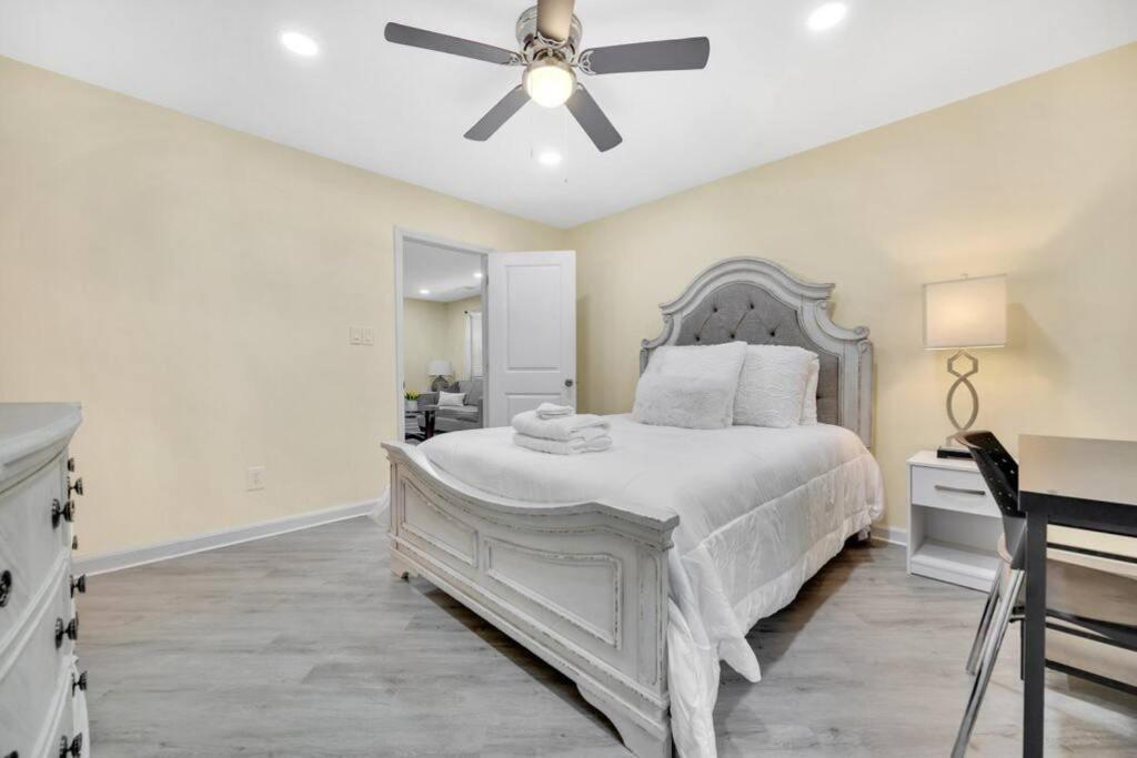 Casa de férias Cozy 2 Bedroom Duplex In Charlotte, Jacuzzi, Sleeps 6 2 *