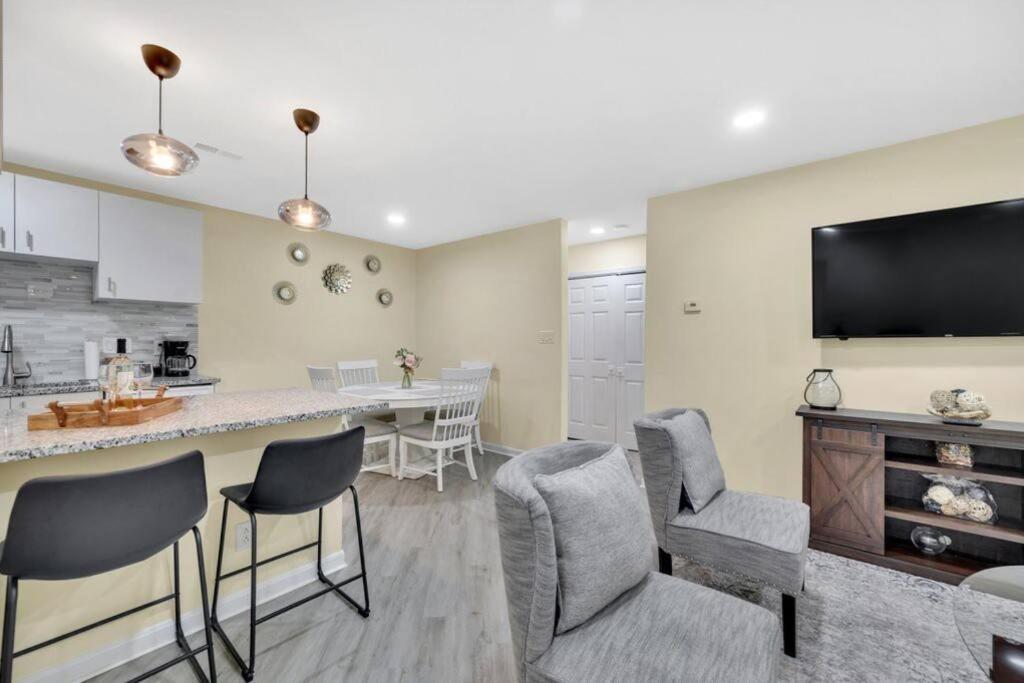 Holiday home Cozy 2 Bedroom Duplex In Charlotte, Jacuzzi, Sleeps 6 2 Charlotte